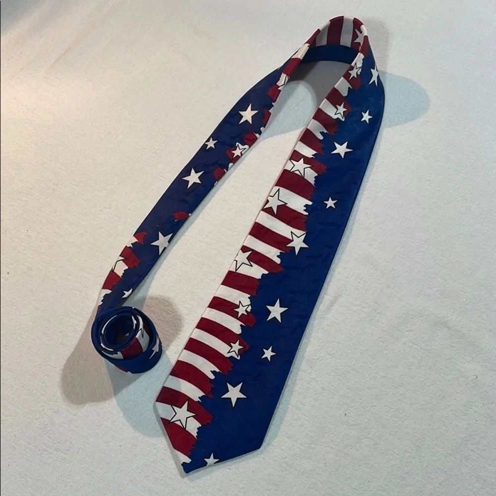 L’Art D’espace Patriotic Silk Tie with Star and Stripe Design Red White Blue